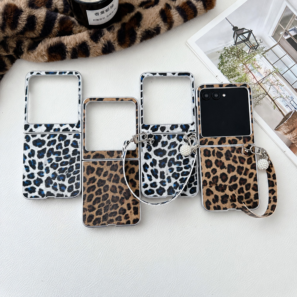 Men Accessories Style - เคสโทรศัพท์พับลายเสือดาวสำหรับโมโตโรล่า ราซ 60 50 อัลตร้าพร้อมสายรัดข้อมือแบบถอดได้ฝาครอบกันกระแทกป้องกันการตกกระแทก